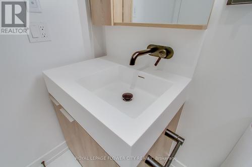 524 - 117 Broadway Avenue, Toronto, ON - Indoor Photo Showing Bathroom