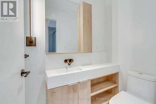 524 - 117 Broadway Avenue, Toronto, ON - Indoor Photo Showing Bathroom