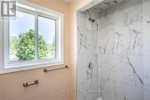 8105 Reilly Street, Niagara Falls, ON - Indoor Photo Showing Bathroom