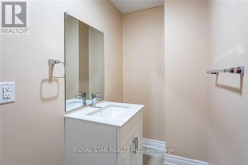 8105 Reilly Street, Niagara Falls, ON - Indoor Photo Showing Bathroom