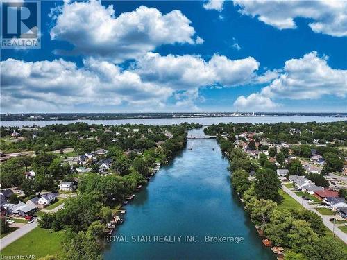 8105 Reilly Street, Niagara Falls, ON - Outdoor With Body Of Water With View