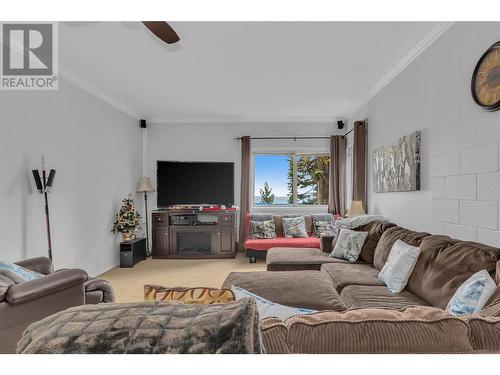 5882 Snow Pines Crescent Unit# A, Kelowna, BC - Indoor Photo Showing Living Room