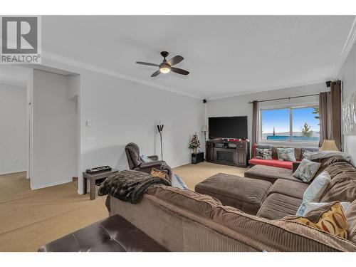 5882 Snow Pines Crescent Unit# A, Kelowna, BC - Indoor Photo Showing Living Room