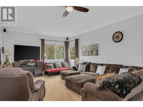 5882 Snow Pines Crescent Unit# A, Kelowna, BC - Indoor Photo Showing Living Room