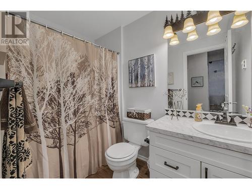 5882 Snow Pines Crescent Unit# A, Kelowna, BC - Indoor Photo Showing Bathroom