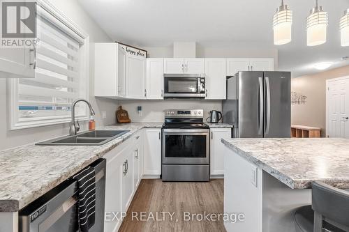 102 Huron Heights Drive, Ashfield-Colborne-Wawanosh, ON - Indoor Photo Showing Kitchen With Double Sink With Upgraded Kitchen