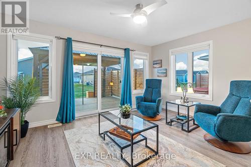 102 Huron Heights Drive, Ashfield-Colborne-Wawanosh, ON - Indoor Photo Showing Living Room