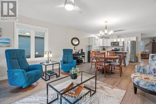 102 Huron Heights Drive, Ashfield-Colborne-Wawanosh, ON - Indoor Photo Showing Living Room