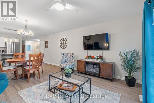 102 Huron Heights Drive, Ashfield-Colborne-Wawanosh, ON - Indoor Photo Showing Living Room