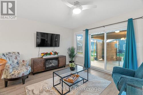 102 Huron Heights Drive, Ashfield-Colborne-Wawanosh, ON - Indoor Photo Showing Living Room