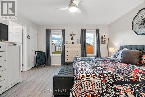 102 Huron Heights Drive, Ashfield-Colborne-Wawanosh, ON - Indoor Photo Showing Bedroom