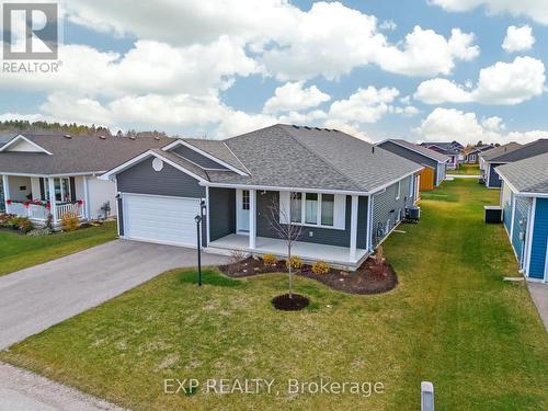 102 Huron Heights Drive, Ashfield-Colborne-Wawanosh, ON - Outdoor With Facade