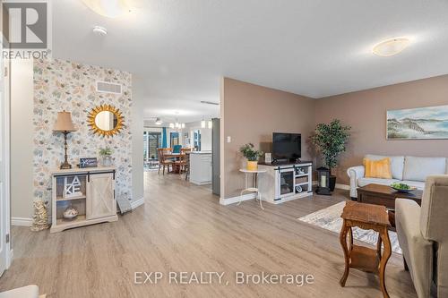 102 Huron Heights Drive, Ashfield-Colborne-Wawanosh, ON - Indoor Photo Showing Living Room