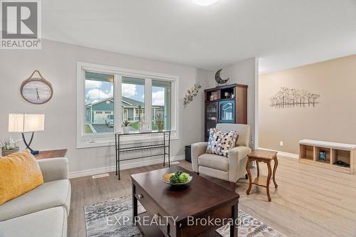 102 Huron Heights Drive, Ashfield-Colborne-Wawanosh, ON - Indoor Photo Showing Living Room