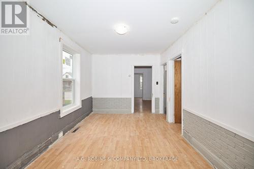 31 Wright Street, Welland (773 - Lincoln/Crowland), ON - Indoor Photo Showing Other Room