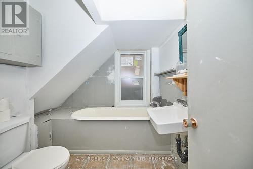 31 Wright Street, Welland (773 - Lincoln/Crowland), ON - Indoor Photo Showing Bathroom