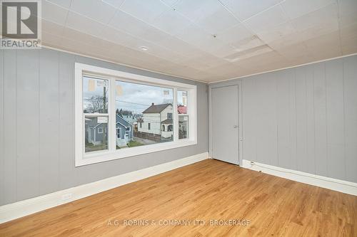 31 Wright Street, Welland (773 - Lincoln/Crowland), ON - Indoor Photo Showing Other Room