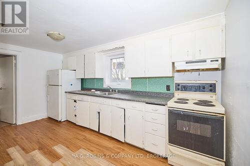 31 Wright Street, Welland (773 - Lincoln/Crowland), ON - Indoor Photo Showing Kitchen