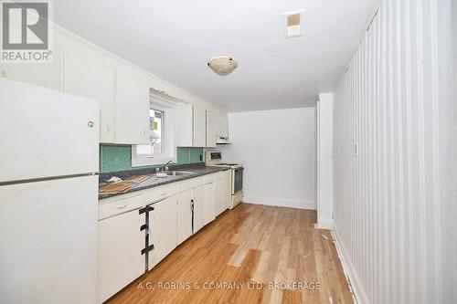 31 Wright Street, Welland (773 - Lincoln/Crowland), ON - Indoor Photo Showing Kitchen