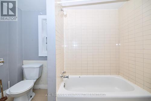 31 Wright Street, Welland (773 - Lincoln/Crowland), ON - Indoor Photo Showing Bathroom