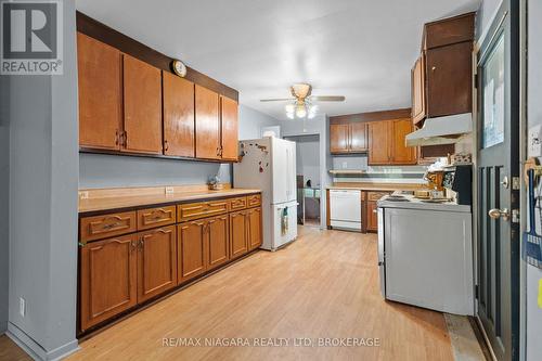 8279 Stanley Avenue, Niagara Falls (221 - Marineland), ON - Indoor Photo Showing Kitchen