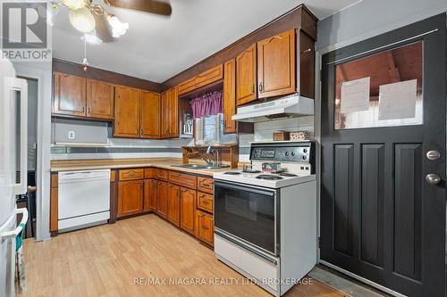 8279 Stanley Avenue, Niagara Falls (221 - Marineland), ON - Indoor Photo Showing Kitchen With Double Sink