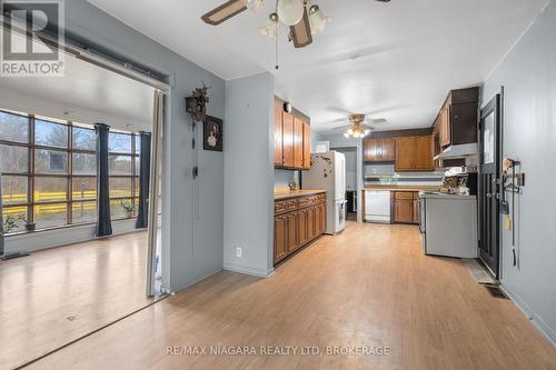 8279 Stanley Avenue, Niagara Falls (221 - Marineland), ON - Indoor Photo Showing Kitchen