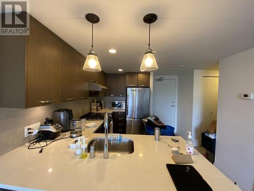 608 8333 Anderson Road, Richmond, BC - Indoor Photo Showing Kitchen