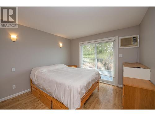 10580 Bonnie Drive, Lake Country, BC - Indoor Photo Showing Bedroom