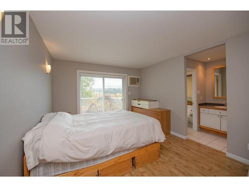 10580 Bonnie Drive, Lake Country, BC - Indoor Photo Showing Bedroom