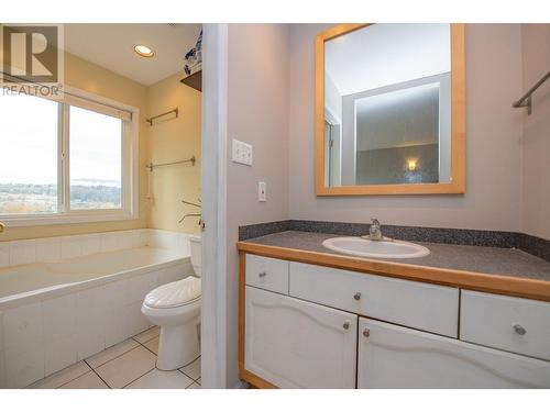 10580 Bonnie Drive, Lake Country, BC - Indoor Photo Showing Bathroom