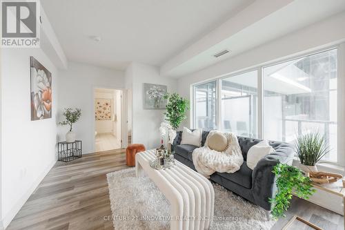 301 - 1480 Bayly Street, Pickering, ON - Indoor Photo Showing Living Room