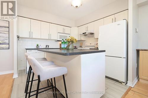 411 - 1705 Mccowan Road, Toronto, ON - Indoor Photo Showing Kitchen