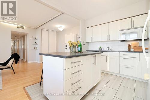 411 - 1705 Mccowan Road, Toronto, ON - Indoor Photo Showing Kitchen With Upgraded Kitchen