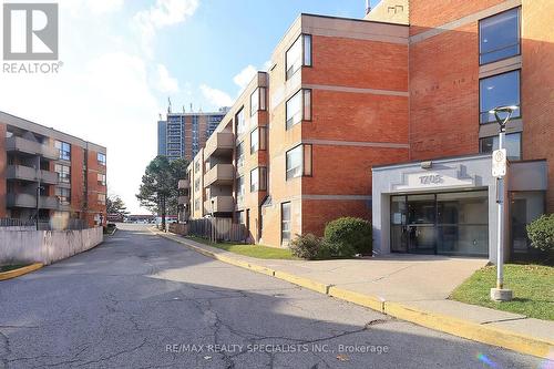 411 - 1705 Mccowan Road, Toronto, ON - Outdoor