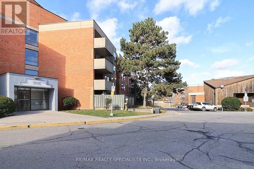 411 - 1705 Mccowan Road, Toronto, ON - Outdoor