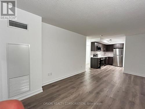 1006 - 1435 Celebration Drive, Pickering, ON - Indoor Photo Showing Kitchen