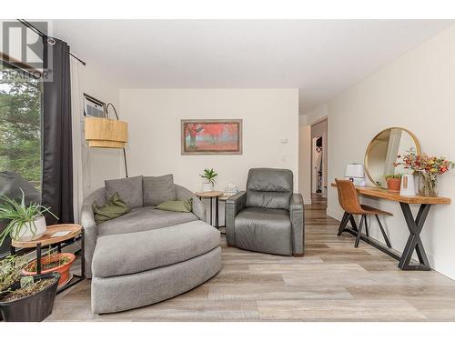 409 Main Street Unit# 302, Sicamous, BC - Indoor Photo Showing Living Room