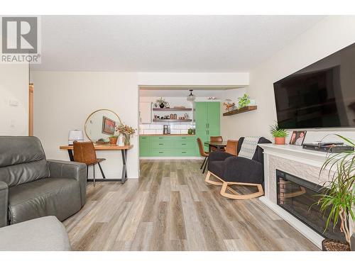 409 Main Street Unit# 302, Sicamous, BC - Indoor Photo Showing Living Room