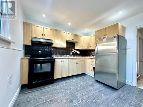 826 East Main Street, Welland (768 - Welland Downtown), ON - Indoor Photo Showing Kitchen