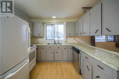 2047 Norwood Street, Prince George, BC - Indoor Photo Showing Kitchen With Double Sink