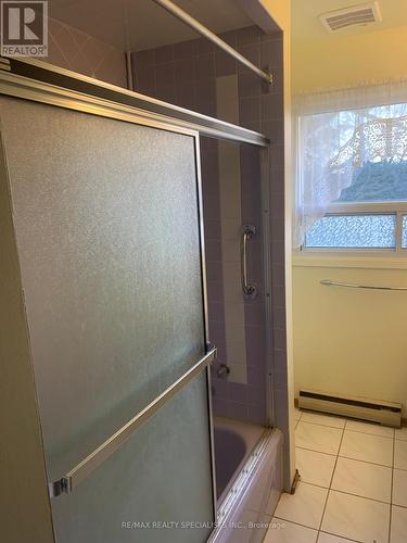 1089 Pearson Drive, Oakville, ON - Indoor Photo Showing Bathroom