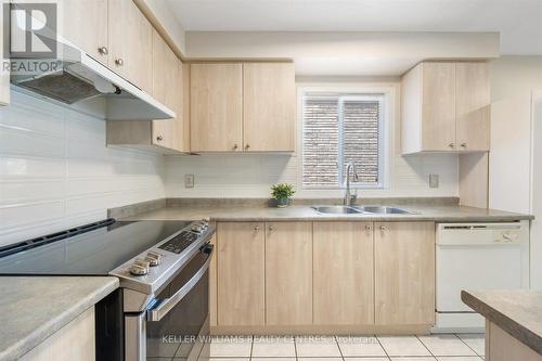 103 Gail Parks Crescent, Newmarket, ON - Indoor Photo Showing Kitchen With Double Sink