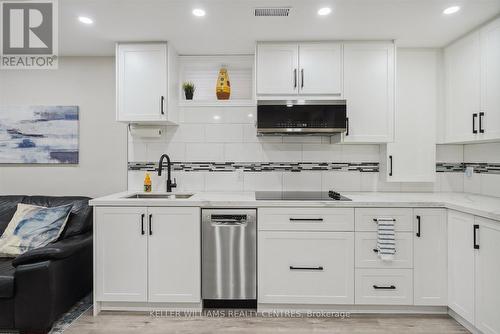 103 Gail Parks Crescent, Newmarket, ON - Indoor Photo Showing Kitchen