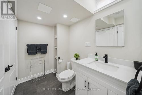 103 Gail Parks Crescent, Newmarket, ON - Indoor Photo Showing Bathroom