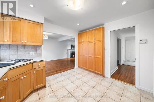 28 Kirk Drive, Markham, ON - Indoor Photo Showing Kitchen