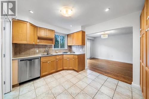 28 Kirk Drive, Markham, ON - Indoor Photo Showing Kitchen