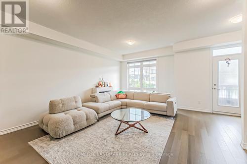 84 Village Parkway, Markham, ON - Indoor Photo Showing Living Room