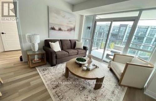 321 - 415 Sea Ray Avenue, Innisfil, ON - Indoor Photo Showing Living Room