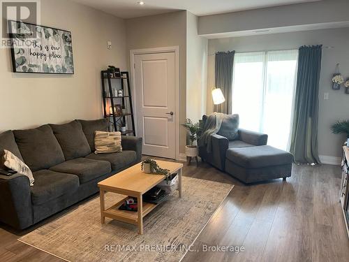 110 - 299 Cundles Road E, Barrie, ON - Indoor Photo Showing Living Room